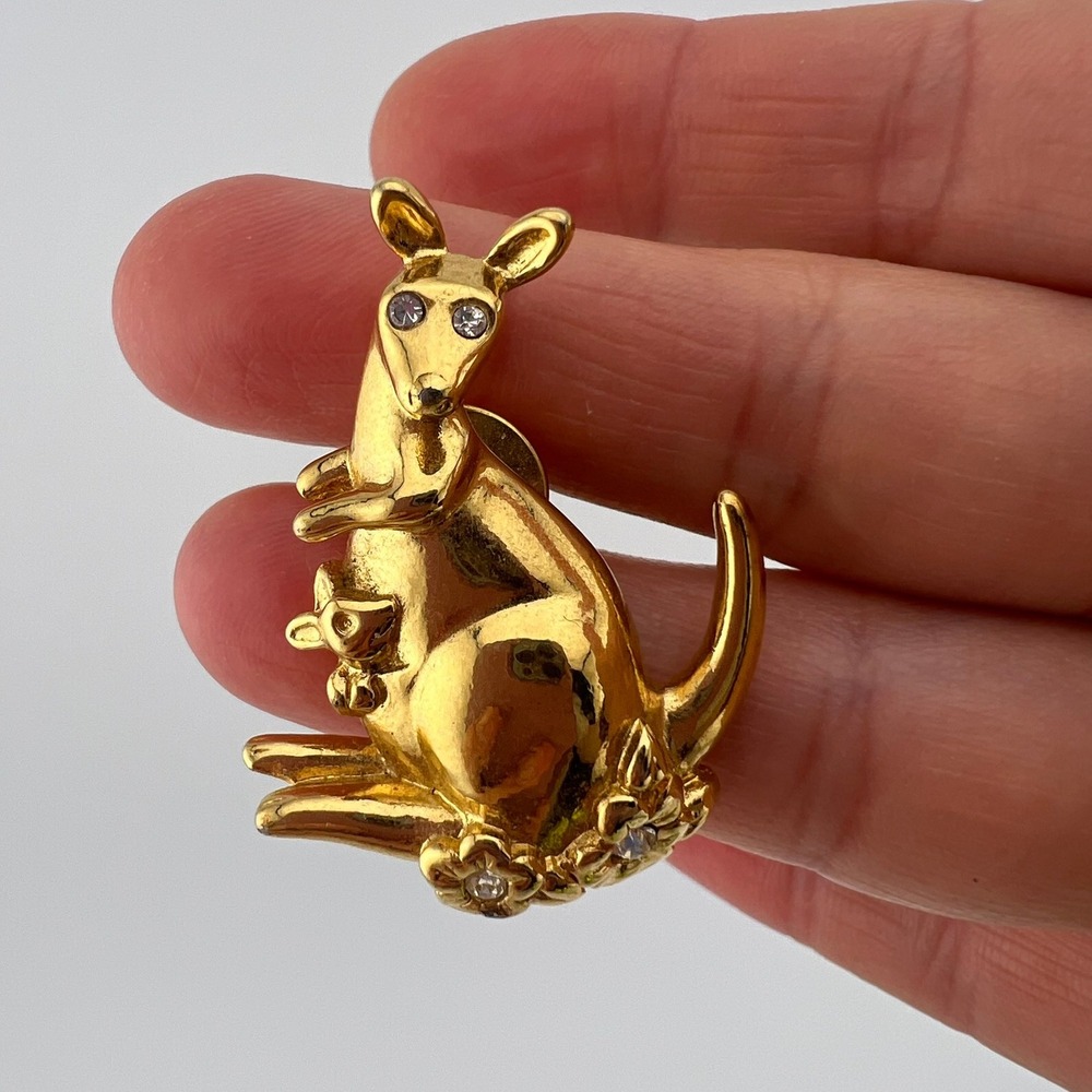 Vintage‎ Avon Kangaroo Pin w/ Joey Gold Tone Rhinestone Eyes 2"